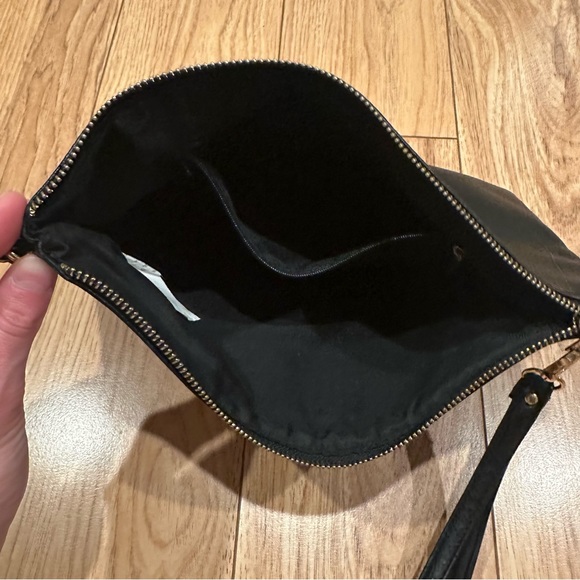 Embroidered faux leather purse/clutch - Picture 3 of 5